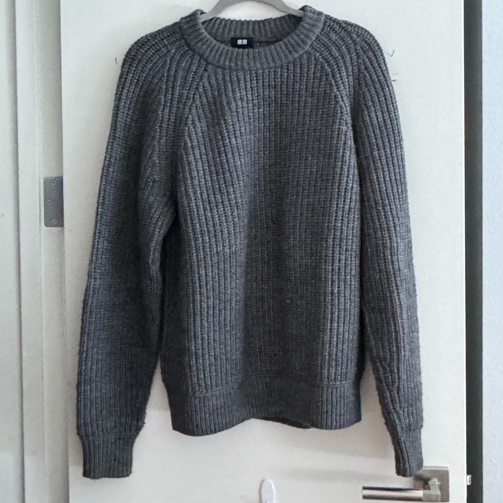 Uniqlo grey knit sweater